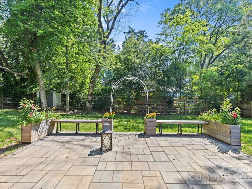 11401 Lone Star Circle, Charlotte, NC 28226.  MLS# CAR4273813, YatesRealty ID 22461. 