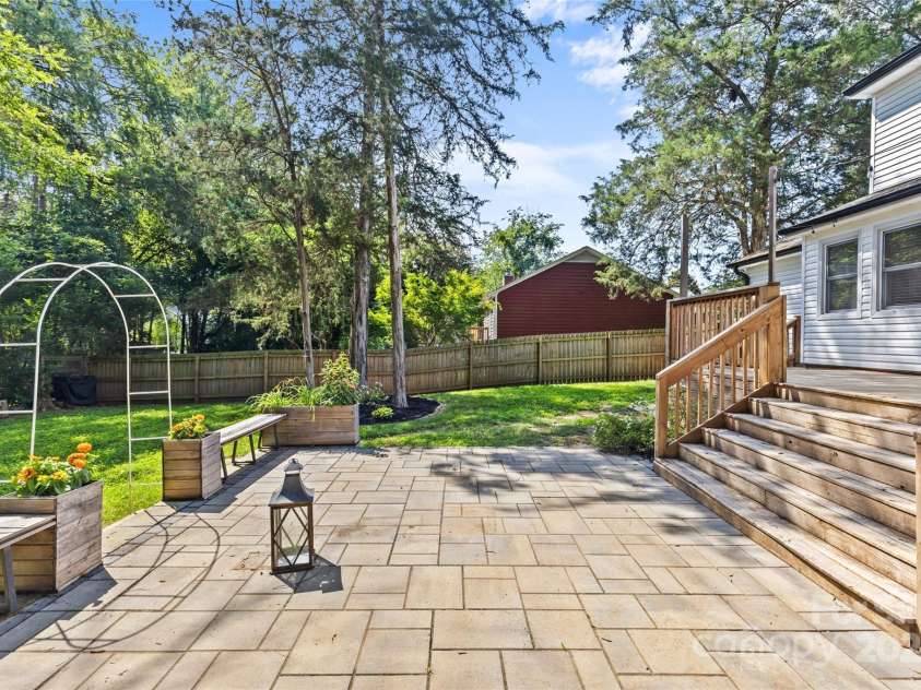 11401 Lone Star Circle, Charlotte, NC 28226.  MLS# CAR4273813, YatesRealty ID 22461. 