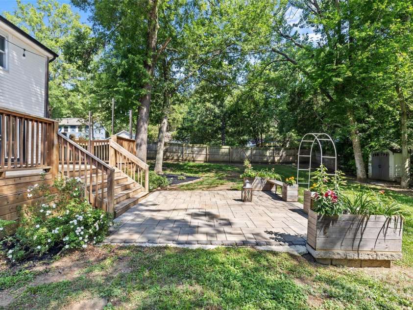 11401 Lone Star Circle, Charlotte, NC 28226.  MLS# CAR4273813, YatesRealty ID 22461. 