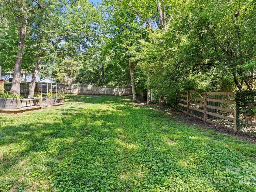 11401 Lone Star Circle, Charlotte, NC 28226.  MLS# CAR4273813, YatesRealty ID 22461. 