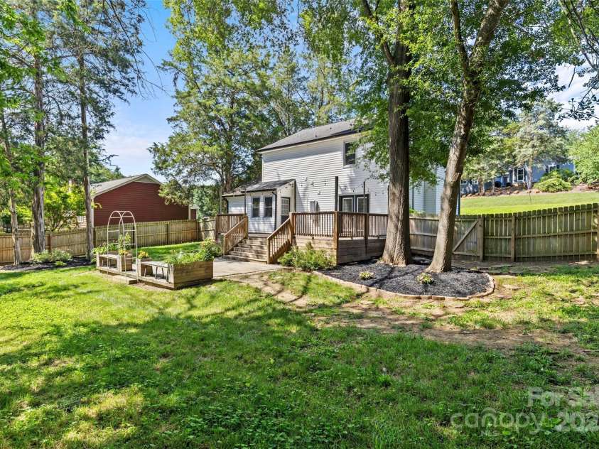 11401 Lone Star Circle, Charlotte, NC 28226.  MLS# CAR4273813, YatesRealty ID 22461. 