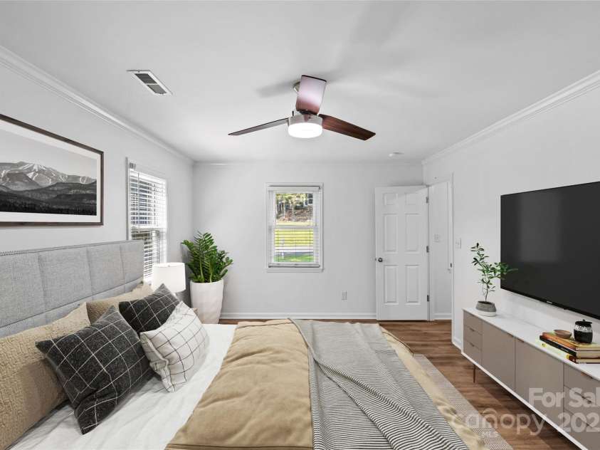 11401 Lone Star Circle, Charlotte, NC 28226.  MLS# CAR4273813, YatesRealty ID 22461. Virtually Staged