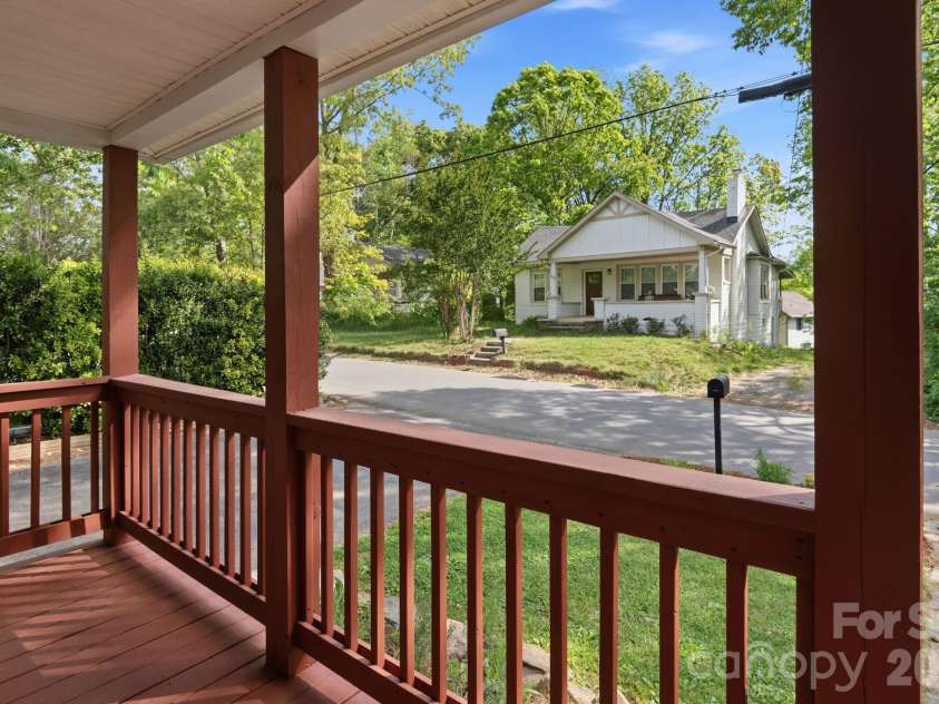 48 Mardell Circle, Asheville, NC 28806.  MLS# CAR4378796, YatesRealty ID 22461. 