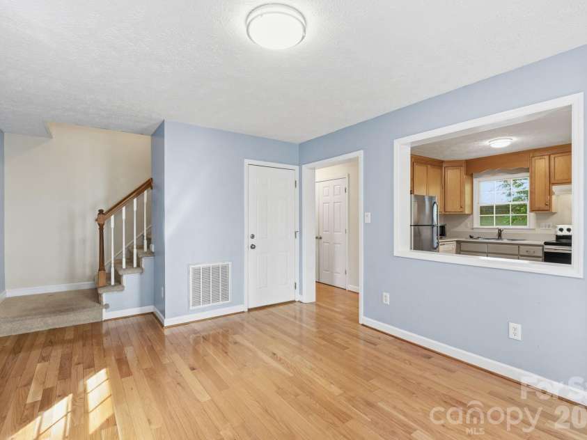 48 Mardell Circle, Asheville, NC 28806.  MLS# CAR4378796, YatesRealty ID 22461. Passthrough to Kitchen 