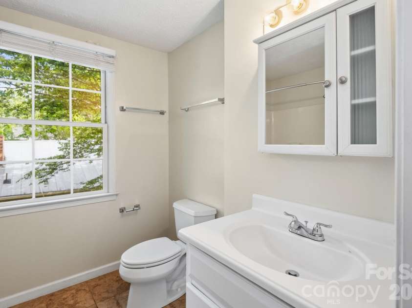 48 Mardell Circle, Asheville, NC 28806.  MLS# CAR4378796, YatesRealty ID 22461. Second Full Bathroom 