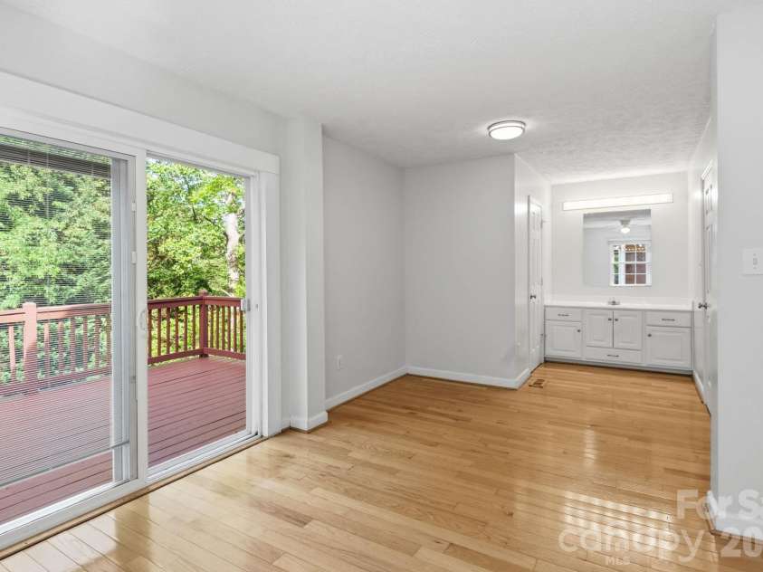 48 Mardell Circle, Asheville, NC 28806.  MLS# CAR4378796, YatesRealty ID 22461. T