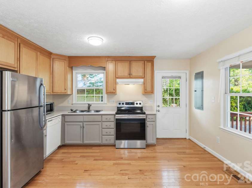 48 Mardell Circle, Asheville, NC 28806.  MLS# CAR4378796, YatesRealty ID 22461. Well Appointed Kitchen w/ Room for Table 