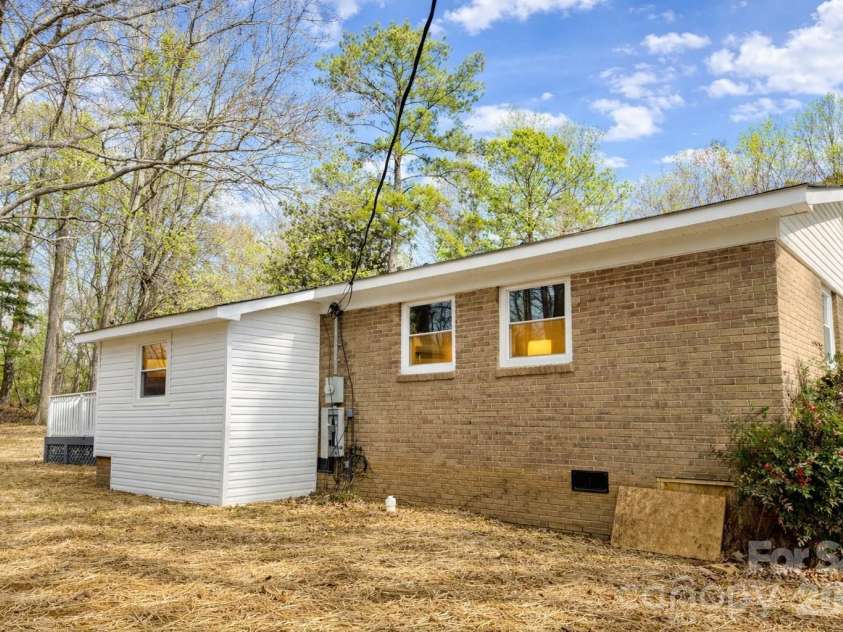 2201 Airdale Road, Lancaster, SC 29720.  MLS# CAR4268649, YatesRealty ID 22462. 