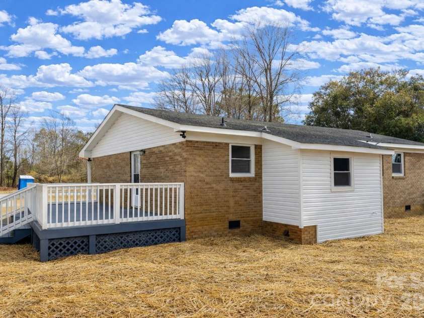 2201 Airdale Road, Lancaster, SC 29720.  MLS# CAR4268649, YatesRealty ID 22462. 