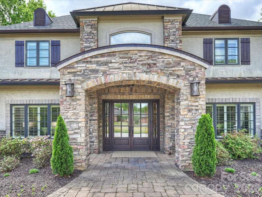 4330 Carmel Valley Road, Charlotte, NC 28226.  MLS# CAR4363703, YatesRealty ID 22463. Front Entrance