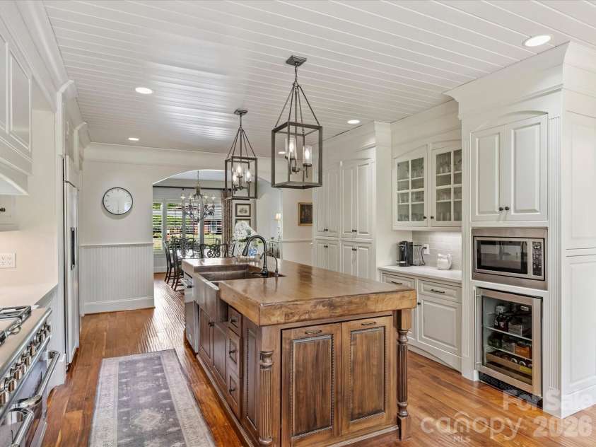 4330 Carmel Valley Road, Charlotte, NC 28226.  MLS# CAR4363703, YatesRealty ID 22463. Kitchen