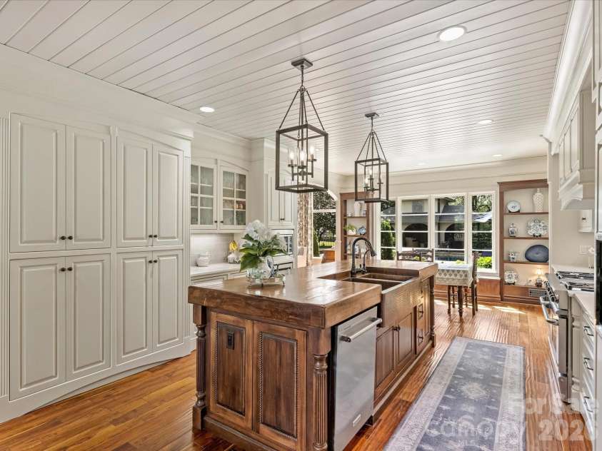 4330 Carmel Valley Road, Charlotte, NC 28226.  MLS# CAR4363703, YatesRealty ID 22463. Kitchen