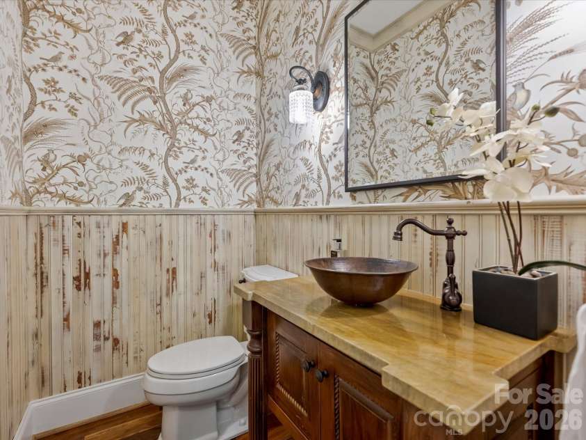 4330 Carmel Valley Road, Charlotte, NC 28226.  MLS# CAR4363703, YatesRealty ID 22463. Powder Room