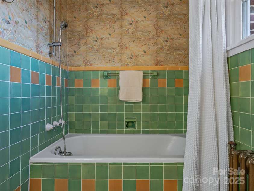 191 Murdock Avenue, Asheville, NC 28804.  MLS# CAR4274306, YatesRealty ID 22464. 