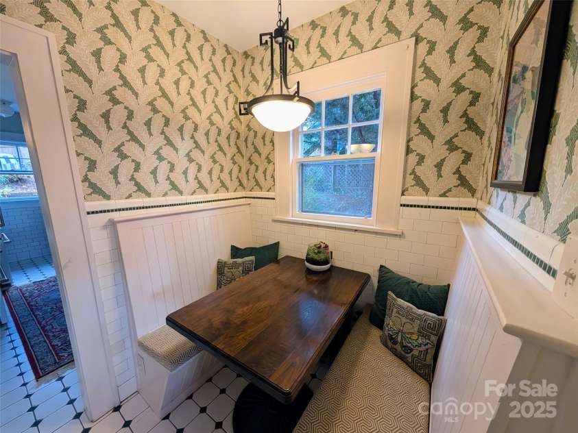 191 Murdock Avenue, Asheville, NC 28804.  MLS# CAR4274306, YatesRealty ID 22464. Breakfast Nook