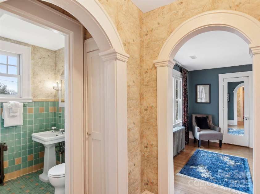 191 Murdock Avenue, Asheville, NC 28804.  MLS# CAR4274306, YatesRealty ID 22464. Ensuite