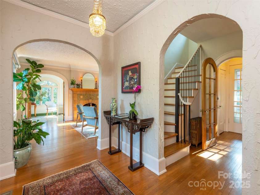191 Murdock Avenue, Asheville, NC 28804.  MLS# CAR4274306, YatesRealty ID 22464. Foyer