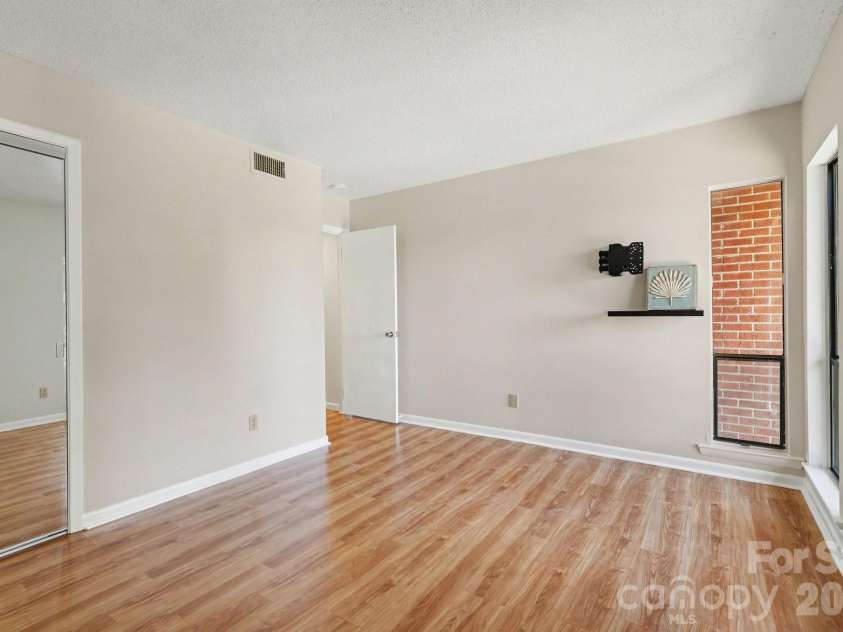 250 Sugar Gum Lane, Pinehurst, NC 28374.  MLS# CAR4376208, YatesRealty ID 22464. 2nd Bedroom