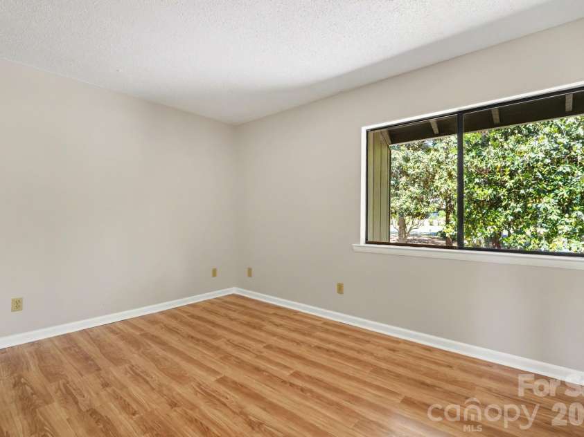 250 Sugar Gum Lane, Pinehurst, NC 28374.  MLS# CAR4376208, YatesRealty ID 22464. 3rd Bedroom