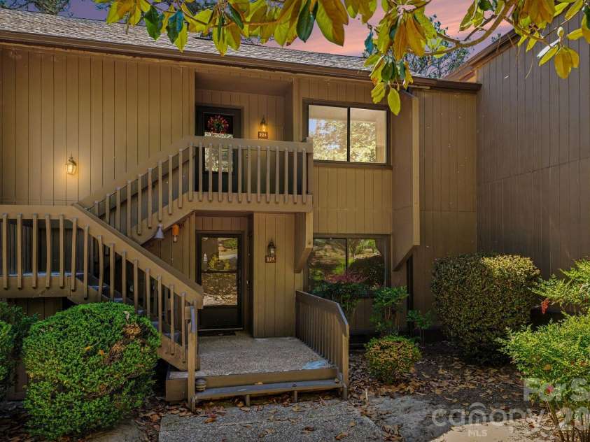 250 Sugar Gum Lane, Pinehurst, NC 28374.  MLS# CAR4376208, YatesRealty ID 22464. 