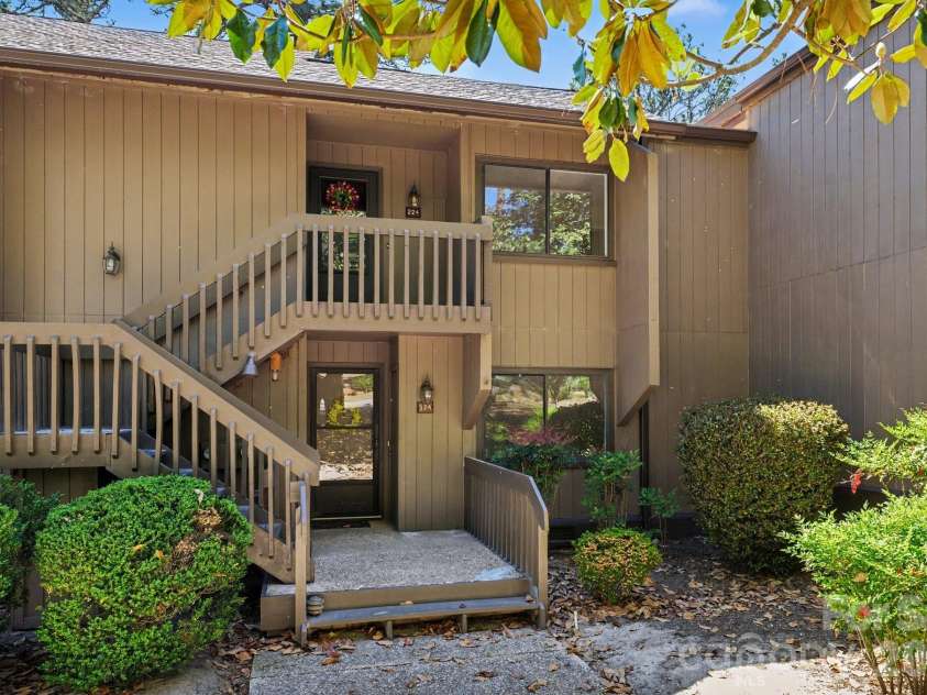 250 Sugar Gum Lane, Pinehurst, NC 28374.  MLS# CAR4376208, YatesRealty ID 22464. 