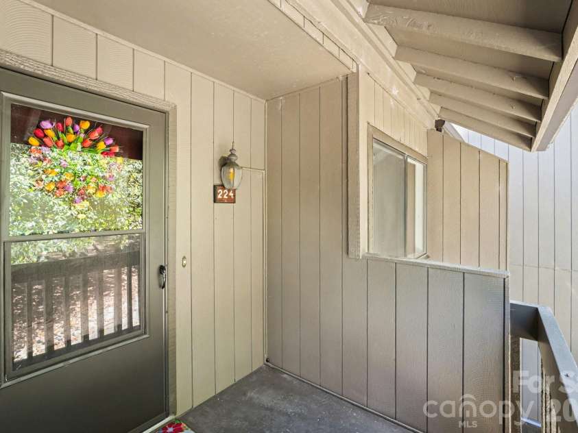 250 Sugar Gum Lane, Pinehurst, NC 28374.  MLS# CAR4376208, YatesRealty ID 22464. 