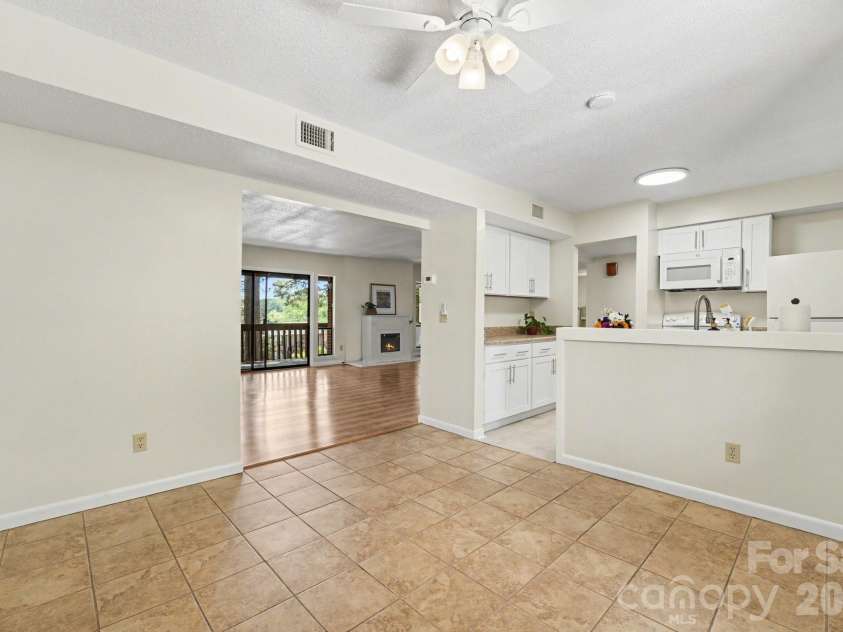 250 Sugar Gum Lane, Pinehurst, NC 28374.  MLS# CAR4376208, YatesRealty ID 22464. Dining 