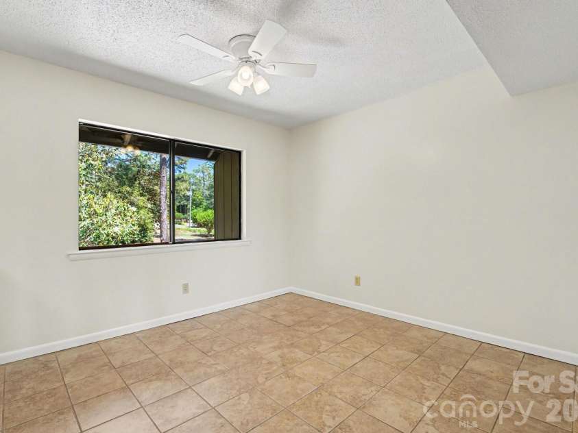 250 Sugar Gum Lane, Pinehurst, NC 28374.  MLS# CAR4376208, YatesRealty ID 22464. Dining