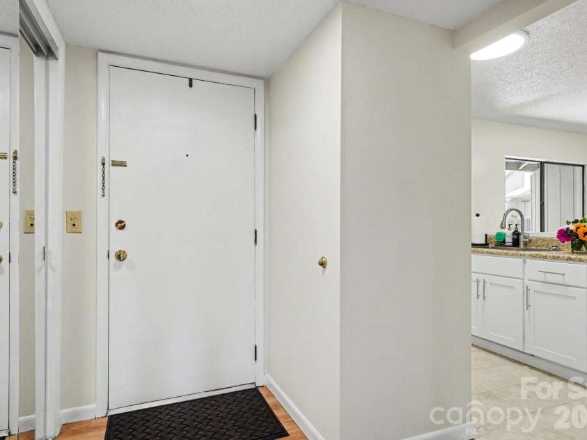 250 Sugar Gum Lane, Pinehurst, NC 28374.  MLS# CAR4376208, YatesRealty ID 22464. Foyer
