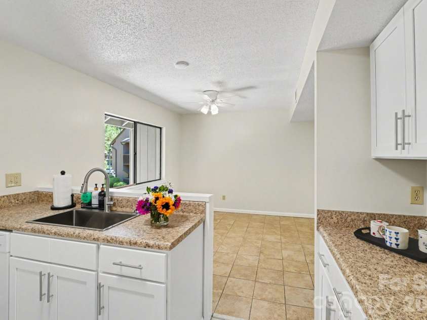 250 Sugar Gum Lane, Pinehurst, NC 28374.  MLS# CAR4376208, YatesRealty ID 22464. Kitchen