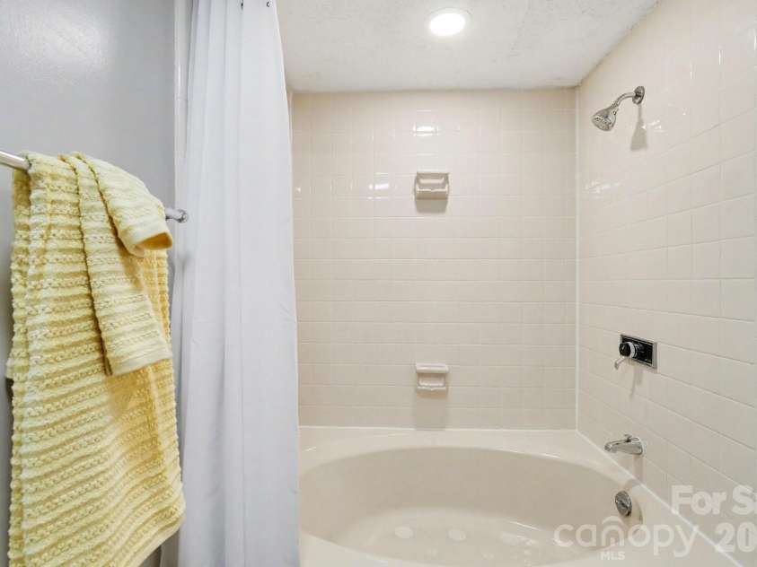 250 Sugar Gum Lane, Pinehurst, NC 28374.  MLS# CAR4376208, YatesRealty ID 22464. Primary