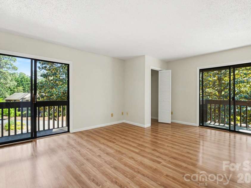 250 Sugar Gum Lane, Pinehurst, NC 28374.  MLS# CAR4376208, YatesRealty ID 22464. Primary Suite