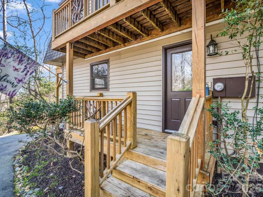 177 Tsisqua Circle, Brevard, NC 28712.  MLS# CAR4341526, YatesRealty ID 22465. 