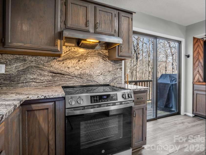 177 Tsisqua Circle, Brevard, NC 28712.  MLS# CAR4341526, YatesRealty ID 22465. 
