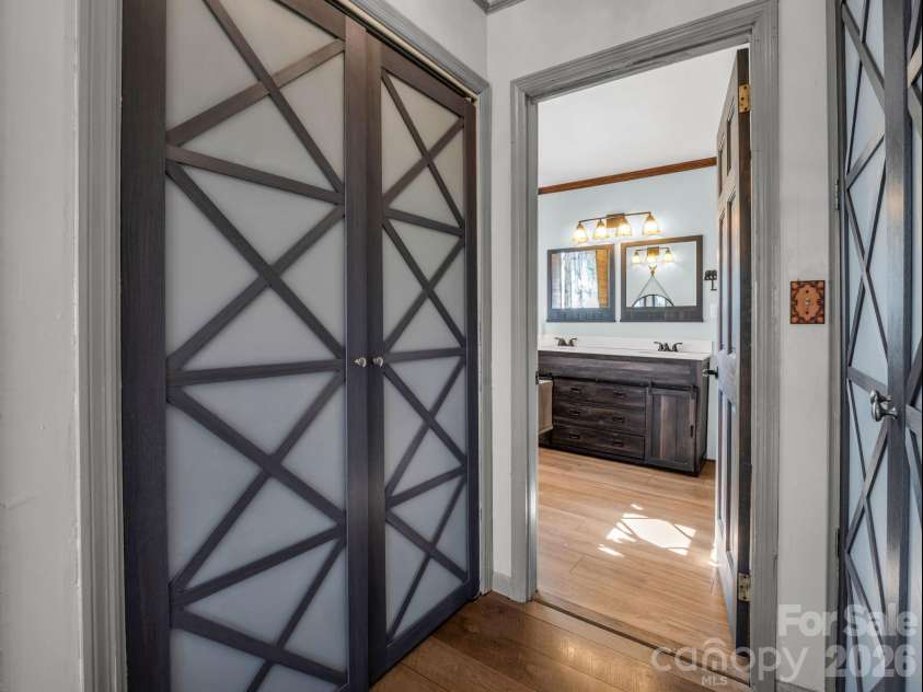 177 Tsisqua Circle, Brevard, NC 28712.  MLS# CAR4341526, YatesRealty ID 22465. 