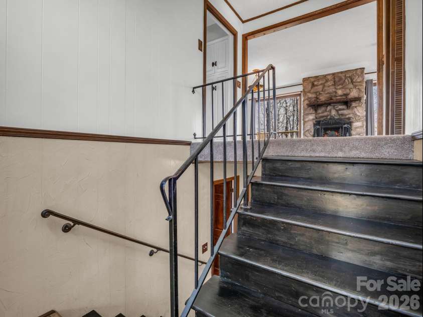 177 Tsisqua Circle, Brevard, NC 28712.  MLS# CAR4341526, YatesRealty ID 22465. Kitchen