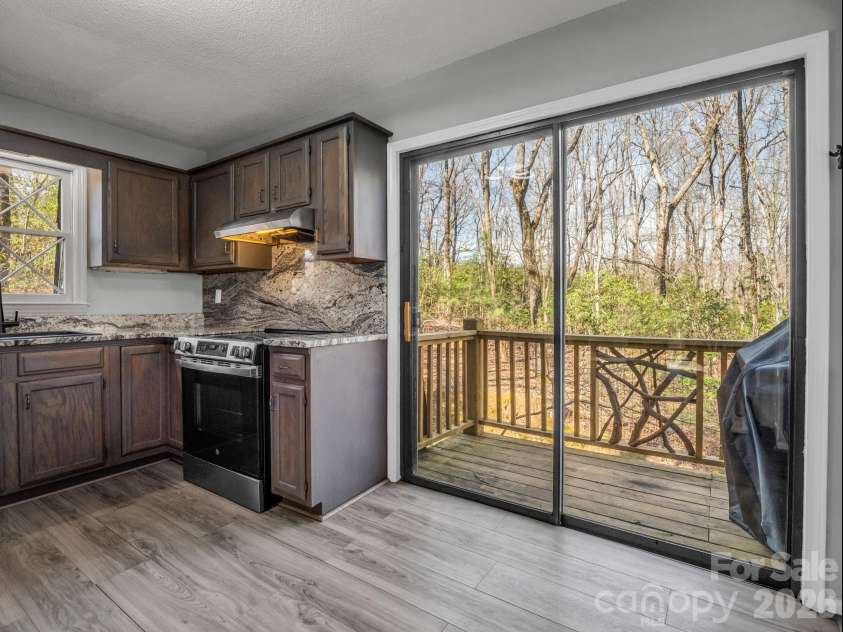 177 Tsisqua Circle, Brevard, NC 28712.  MLS# CAR4341526, YatesRealty ID 22465. Kitchen