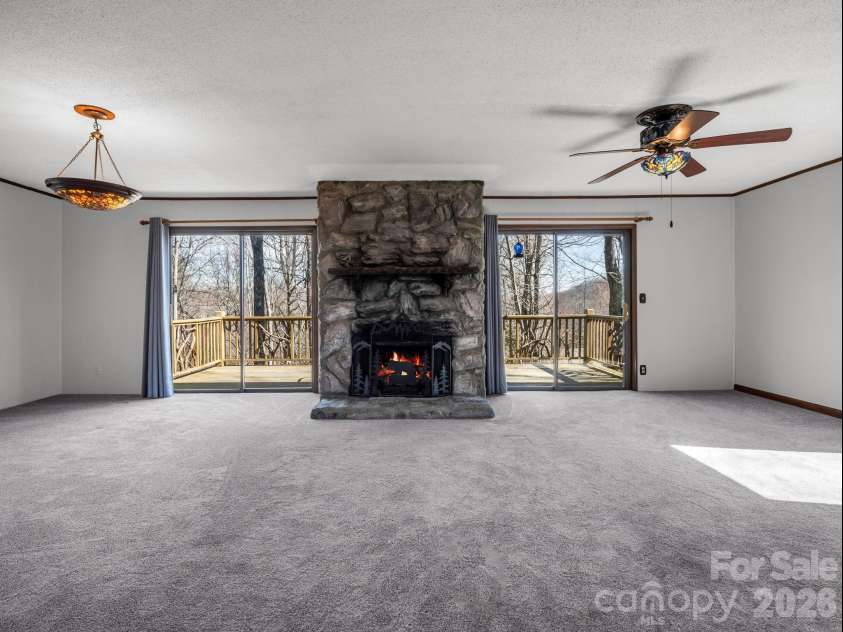 177 Tsisqua Circle, Brevard, NC 28712.  MLS# CAR4341526, YatesRealty ID 22465. Living room