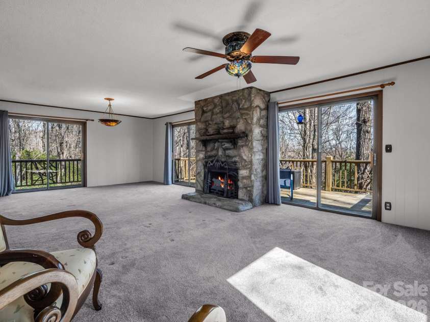 177 Tsisqua Circle, Brevard, NC 28712.  MLS# CAR4341526, YatesRealty ID 22465. Living room