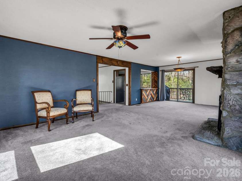 177 Tsisqua Circle, Brevard, NC 28712.  MLS# CAR4341526, YatesRealty ID 22465. Living room