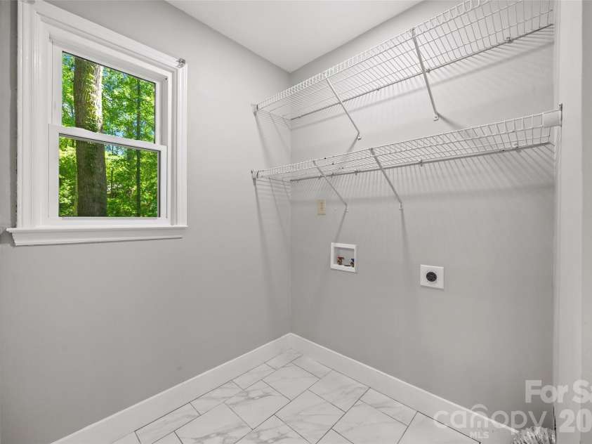 204 Swamp Fox Drive, Fort Mill, SC 29715.  MLS# CAR4368341, YatesRealty ID 22466. Laundry on lower level