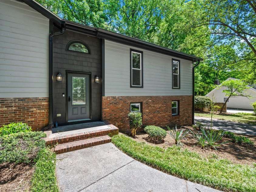 204 Swamp Fox Drive, Fort Mill, SC 29715.  MLS# CAR4368341, YatesRealty ID 22466. Welcoming main entry