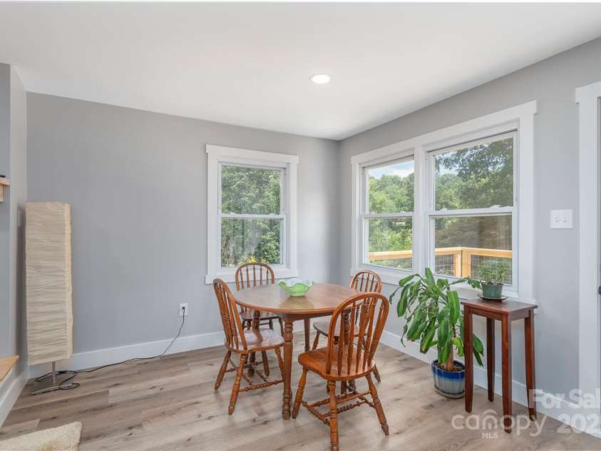 406 Melody Circle, Swannanoa, NC 28778.  MLS# CAR4273532, YatesRealty ID 22466. Dining Area