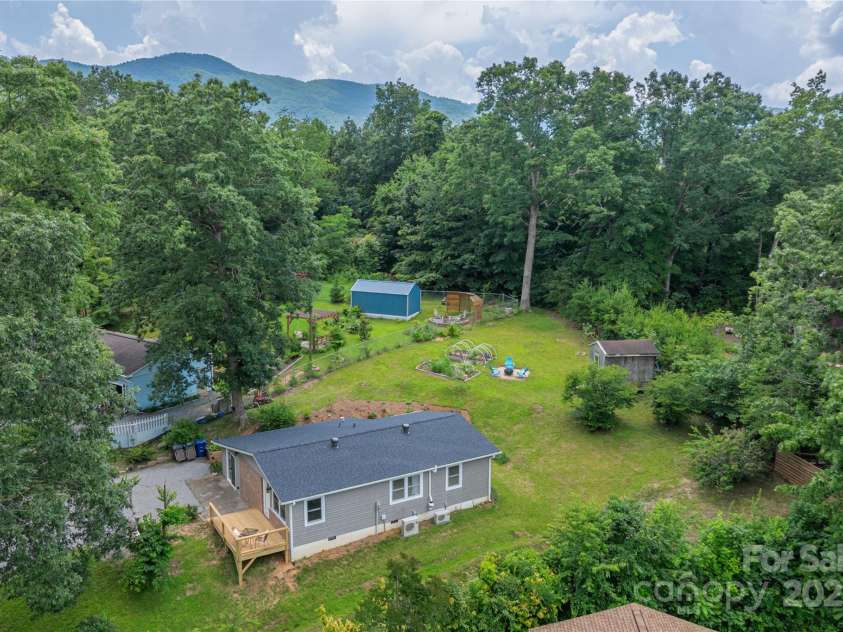406 Melody Circle, Swannanoa, NC 28778.  MLS# CAR4273532, YatesRealty ID 22466. Full view of home from different angle
