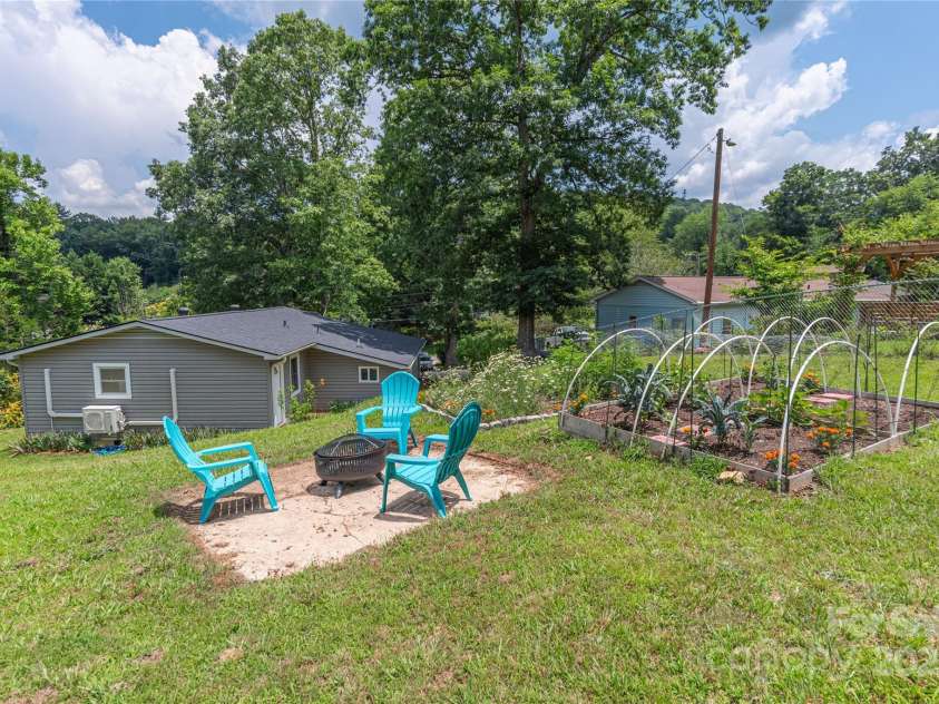 406 Melody Circle, Swannanoa, NC 28778.  MLS# CAR4273532, YatesRealty ID 22466. Rear yard space