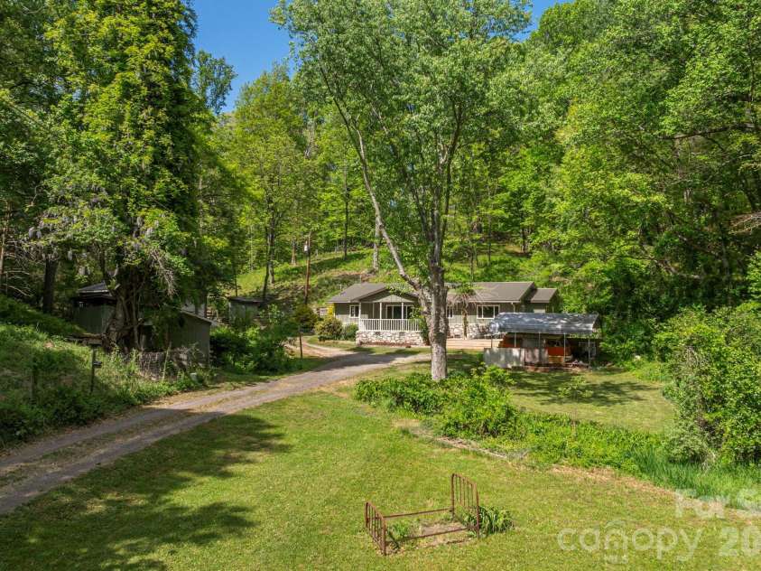 155 Old Starnes Cove Road, Asheville, NC 28806.  MLS# CAR4376505, YatesRealty ID 22467. 