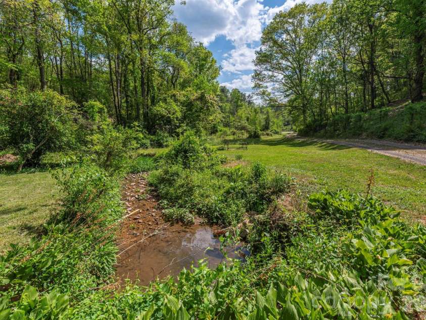 155 Old Starnes Cove Road, Asheville, NC 28806.  MLS# CAR4376505, YatesRealty ID 22467. 