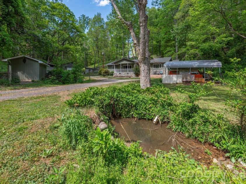 155 Old Starnes Cove Road, Asheville, NC 28806.  MLS# CAR4376505, YatesRealty ID 22467. 