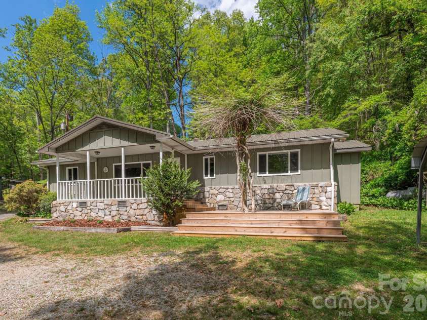 155 Old Starnes Cove Road, Asheville, NC 28806.  MLS# CAR4376505, YatesRealty ID 22467. 