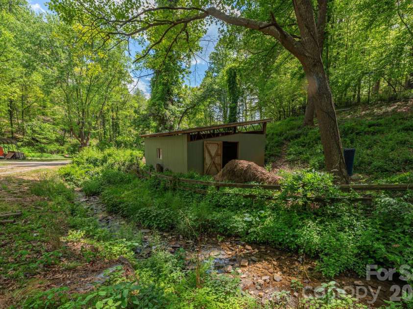 155 Old Starnes Cove Road, Asheville, NC 28806.  MLS# CAR4376505, YatesRealty ID 22467. 